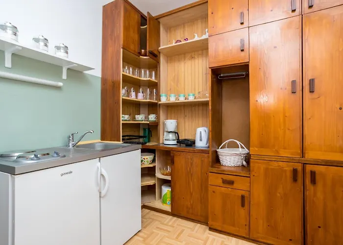 Jakovac By El-pi Tours * Njivice