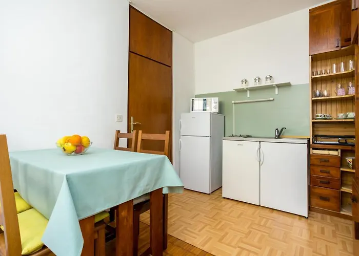 Jakovac By El-pi Tours * Njivice