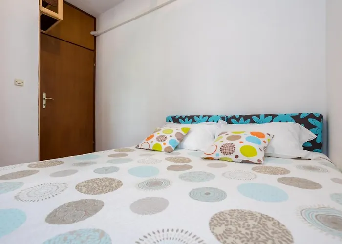 Jakovac By El-pi Tours * Njivice