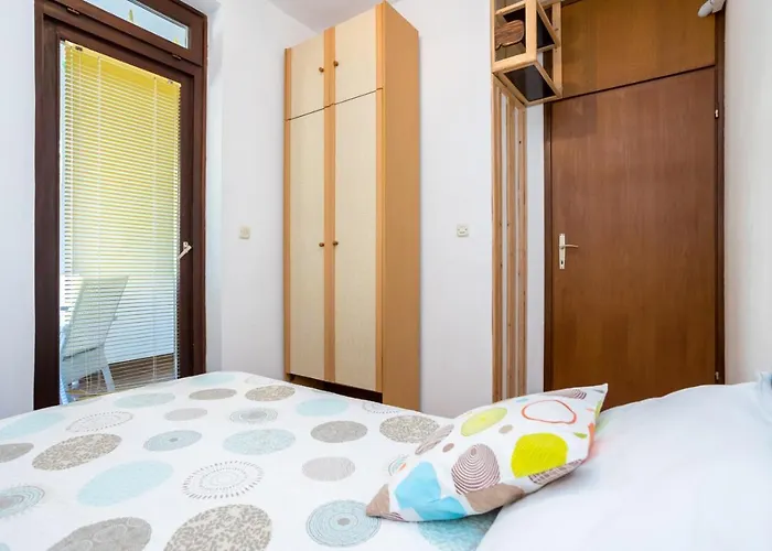 Jakovac By El-pi Tours Njivice