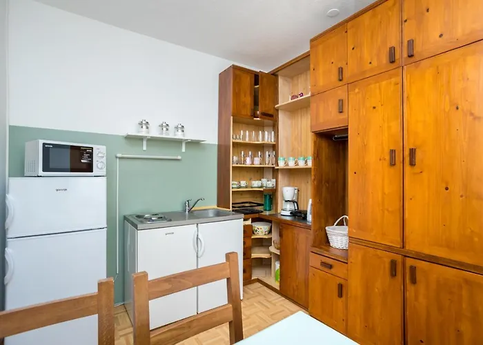 Jakovac By El-pi Tours * Njivice